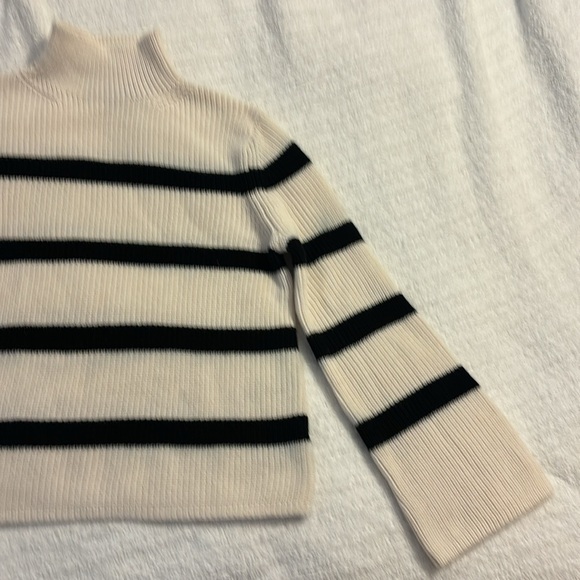 Banana Republic striped sweater with bell sleeves - Picture 2 of 7